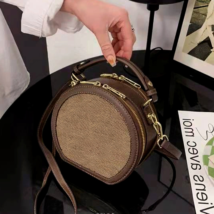 Luxury Designers Women Handbags Leather Disco Shoulder Bag Fringed Messenger Bags Purse Wallet Full package with box, Brown
Luxury Designers Women Handbags Leather Disco Shoulder Bag Fringed Messenger Bags Purse Wallet Full package with box, Brown
