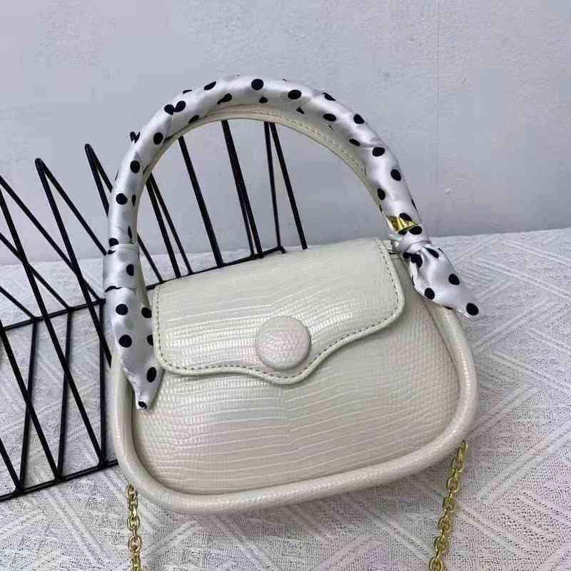 Evening Bags Cowhide women's bag 2022 new summer niche design net red hand texture Single Shoulder Messenger Bag women 220211, Black
Evening Bags Cowhide women's bag 2022 new summer niche design net red hand texture Single Shoulder Messenger Bag women 220211, Black