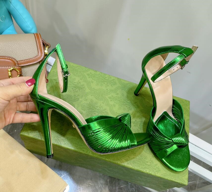 Latest Ladies Sandals Stiletto Heel Round Toe Front With Flower Decoration Back Ankle Strap Buckle Dress Casual Banquet Fashion Fashion Shiny Leather 