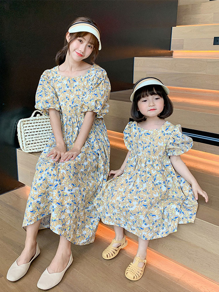 Parentchild Summer Dress Mother and Daughter Floral Dress Korean Version Shortsleeved Skirt family matching clothes 220614, Pink
Parentchild Summer Dress Mother and Daughter Floral Dress Korean Version Shortsleeved Skirt family matching clothes 220614, Pink