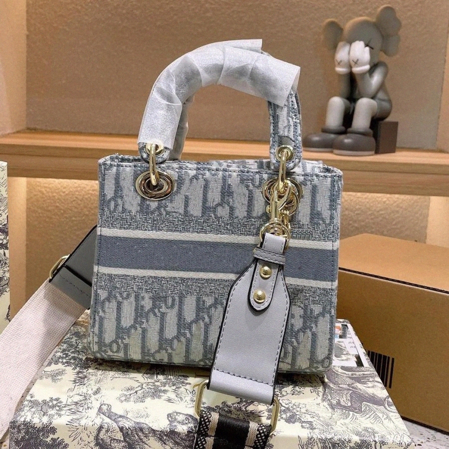 2022 colors Luxury Handbags Designer Tote Bag High Quality Women handbag High Shoulder Bags Fashion Cross Body Multifunctional summer shopping package diors
2022 colors Luxury Handbags Designer Tote Bag High Quality Women handbag High Shoulder Bags Fashion Cross Body Multifunctional summer shopping package diors