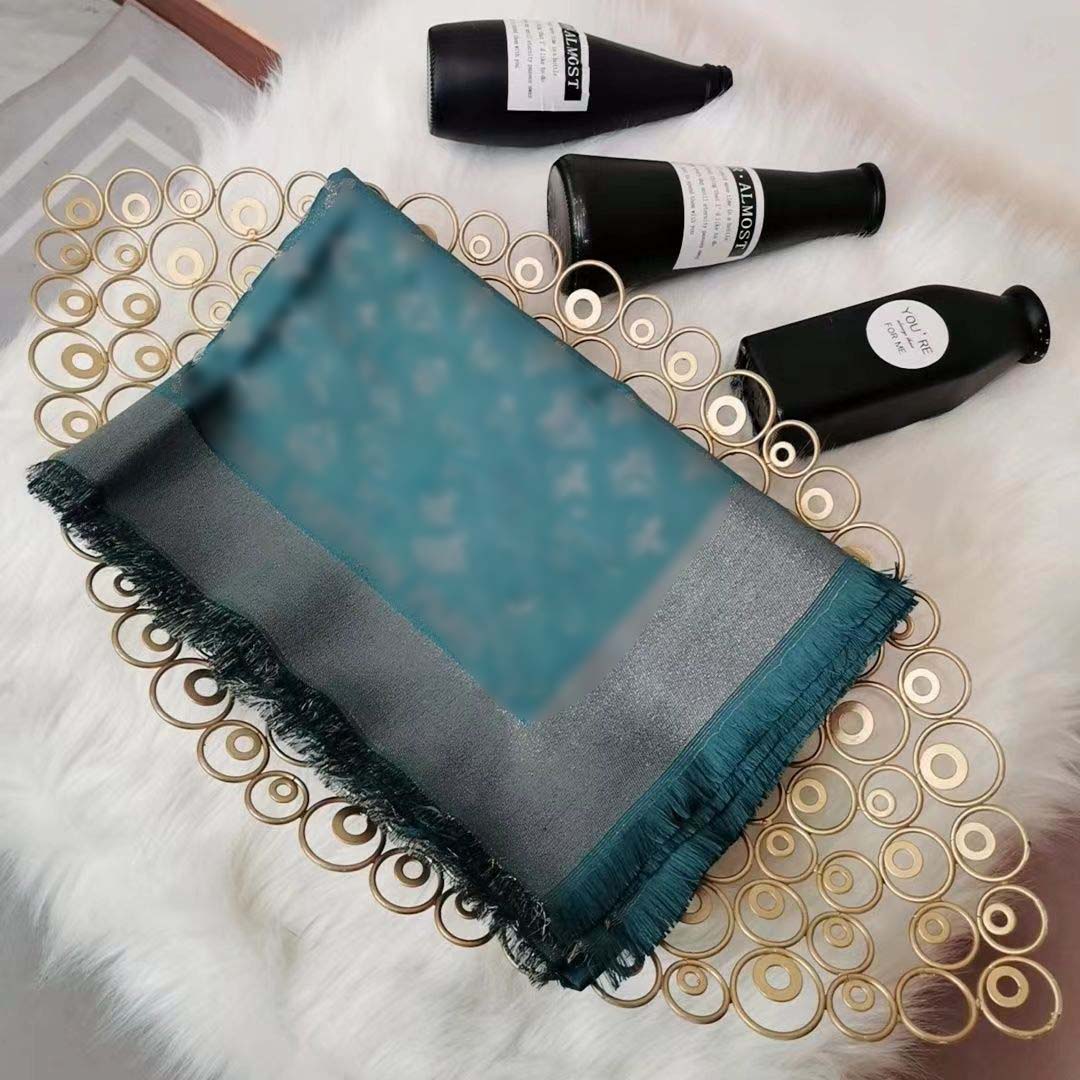 Scarf Designer Fashion real high-grade scarves Silk simple Retro style accessories for women Twill Scarve 17 colors 140cmx140cm
Scarf Designer Fashion real high-grade scarves Silk simple Retro style accessories for women Twill Scarve 17 colors 140cmx140cm