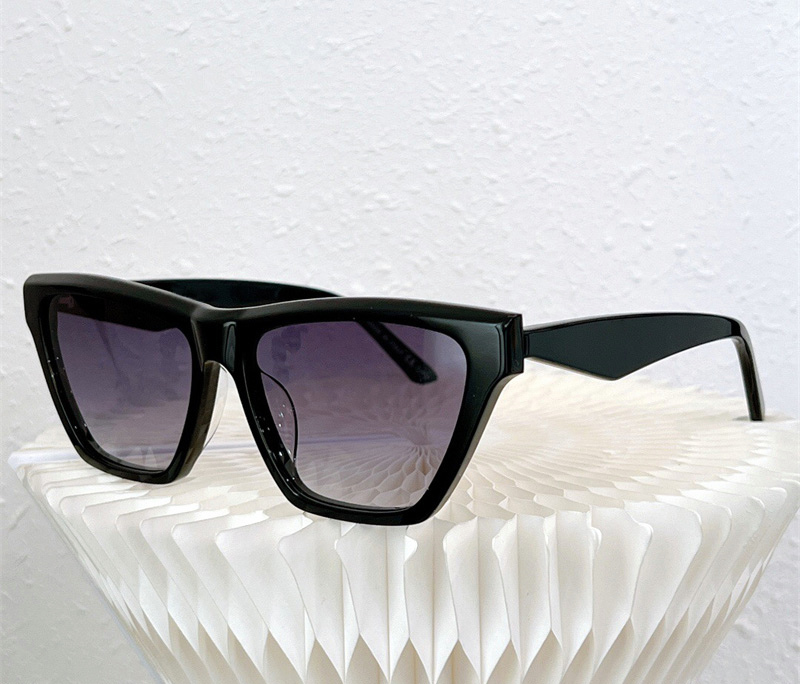 Fashion Popular Designer 103 Sunglasses for Women Vintage trend cat eye sun glasses summer outdoor wild style Anti-Ultraviolet protection come with case
Fashion Popular Designer 103 Sunglasses for Women Vintage trend cat eye sun glasses summer outdoor wild style Anti-Ultraviolet protection come with case