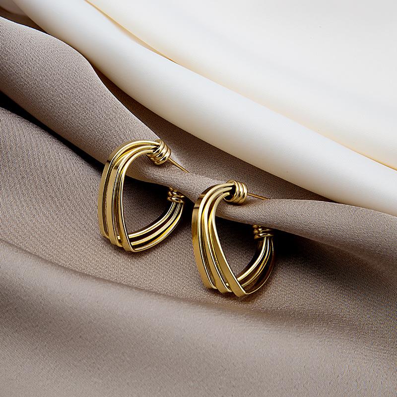Hoop & Huggie Pair 2022 Fashion Earrings Simple Personality Cool Style Multilayer Metal Design C Shaped Women's Jewelry EarringHoop
Hoop & Huggie Pair 2022 Fashion Earrings Simple Personality Cool Style Multilayer Metal Design C Shaped Women's Jewelry EarringHoop