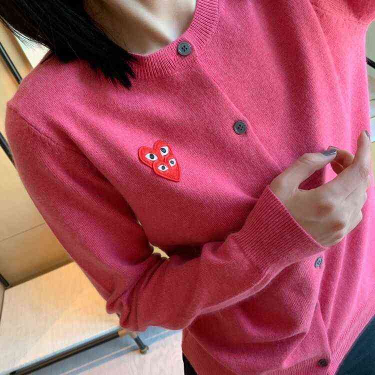 Chao Brand Sweater Female Cardigan Couple Chuanjiu Love Wool Folding Heart Baoling Double Coat, Men's v-neck camel
Chao Brand Sweater Female Cardigan Couple Chuanjiu Love Wool Folding Heart Baoling Double Coat, Men's v-neck camel
