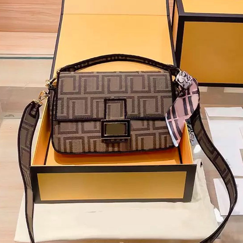 Canvas Baguette Bag Messenger Bags Women Flap Handbag Fashion Crossbody Purse Gold Metal Head Buckle Classic Letter Removable Embroidered Shoulder Strap, 26*5*14cm
Canvas Baguette Bag Messenger Bags Women Flap Handbag Fashion Crossbody Purse Gold Metal Head Buckle Classic Letter Removable Embroidered Shoulder Strap, 26*5*14cm