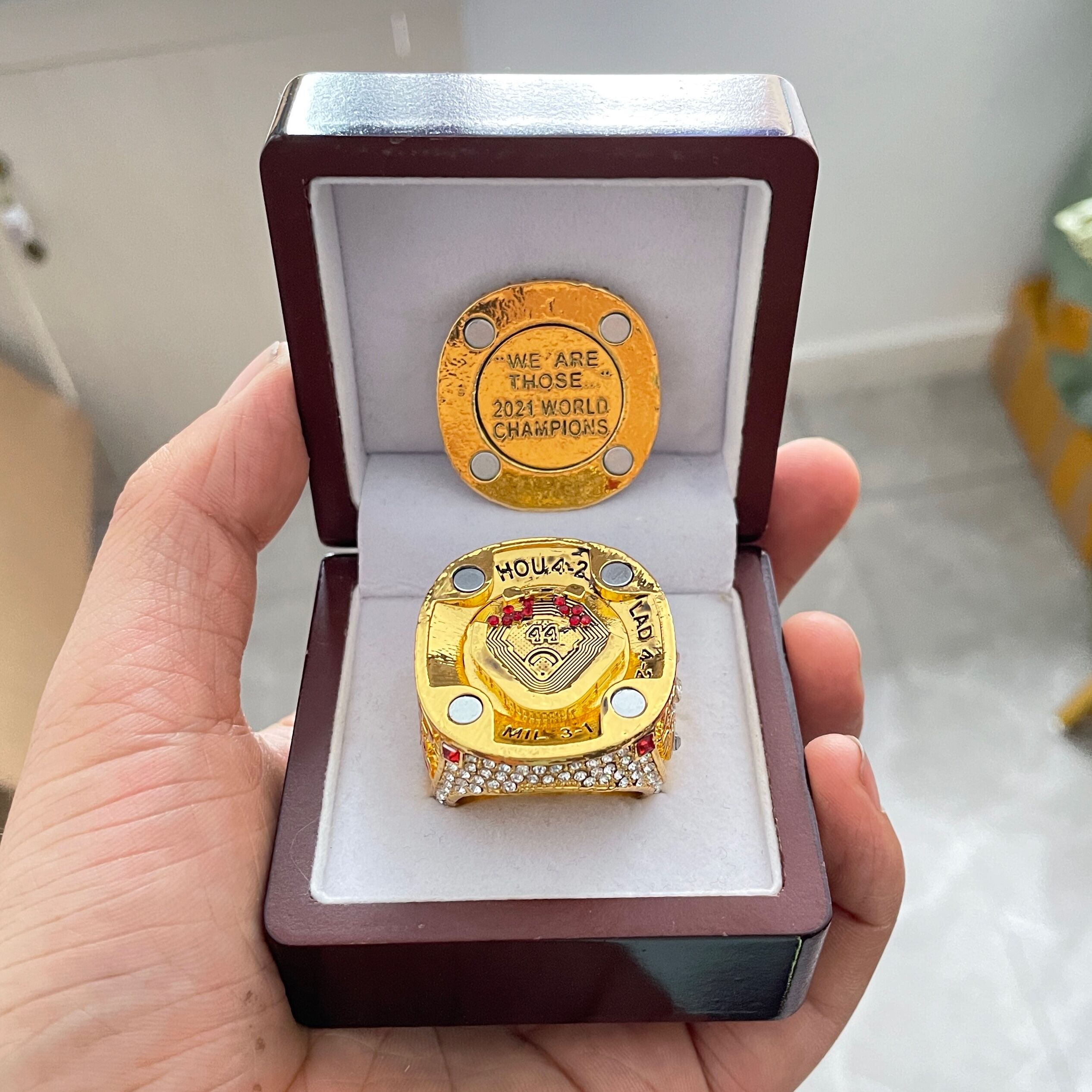 6 Player Name SOLER FREEMAN ALBIES 2021 2022 world Baseball Atlanta Team Championship Ring with Wooden Display Box Souvenir Men Fan Gift
6 Player Name SOLER FREEMAN ALBIES 2021 2022 world Baseball Atlanta Team Championship Ring with Wooden Display Box Souvenir Men Fan Gift