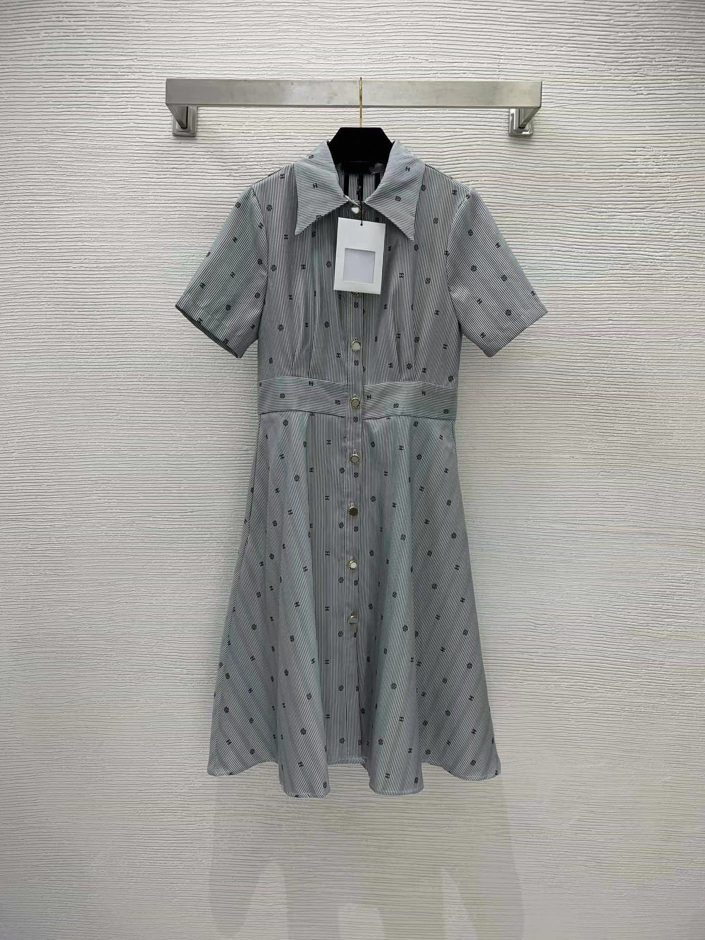 Milan Runway dresses 2022 Autumn Lapel Neck Short Sleeve Panelled Women' Designer Dress Brand Same Style skirtS 0717-1, Picture color
Milan Runway dresses 2022 Autumn Lapel Neck Short Sleeve Panelled Women' Designer Dress Brand Same Style skirtS 0717-1, Picture color