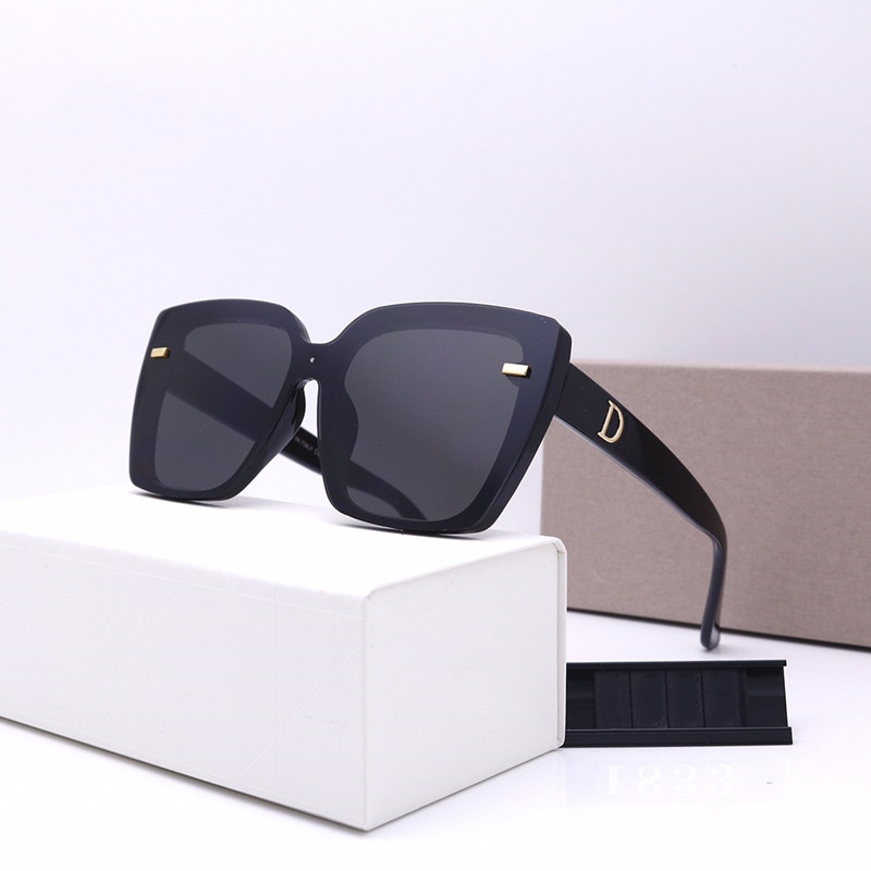 2022 Designers Sunglasses Luxury Sunglasses Stylish Fashion High Quality Polarized for Mens Womens Glass UV400 With box985
2022 Designers Sunglasses Luxury Sunglasses Stylish Fashion High Quality Polarized for Mens Womens Glass UV400 With box985
