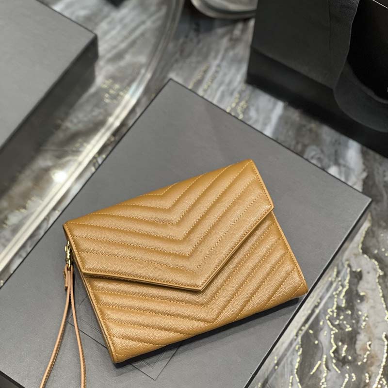5A+ Women Designer Clutch Bag Genuine Leather Wrist Purse Flap Plain Envelope Purse High Quality With Box, White
5A+ Women Designer Clutch Bag Genuine Leather Wrist Purse Flap Plain Envelope Purse High Quality With Box, White