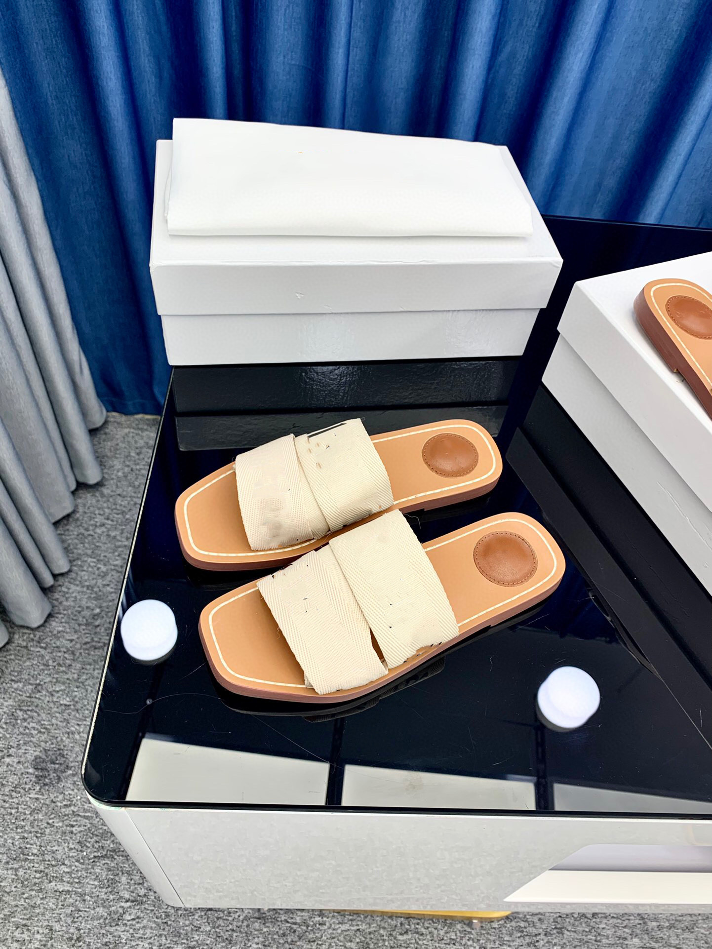 Women Rubber Slipper Designer Sliders Shoes Slide Summer Beach Outdoor cool slippers Fashion Wide Ladys Flat Flip Flops, Black flat
Women Rubber Slipper Designer Sliders Shoes Slide Summer Beach Outdoor cool slippers Fashion Wide Ladys Flat Flip Flops, Black flat
