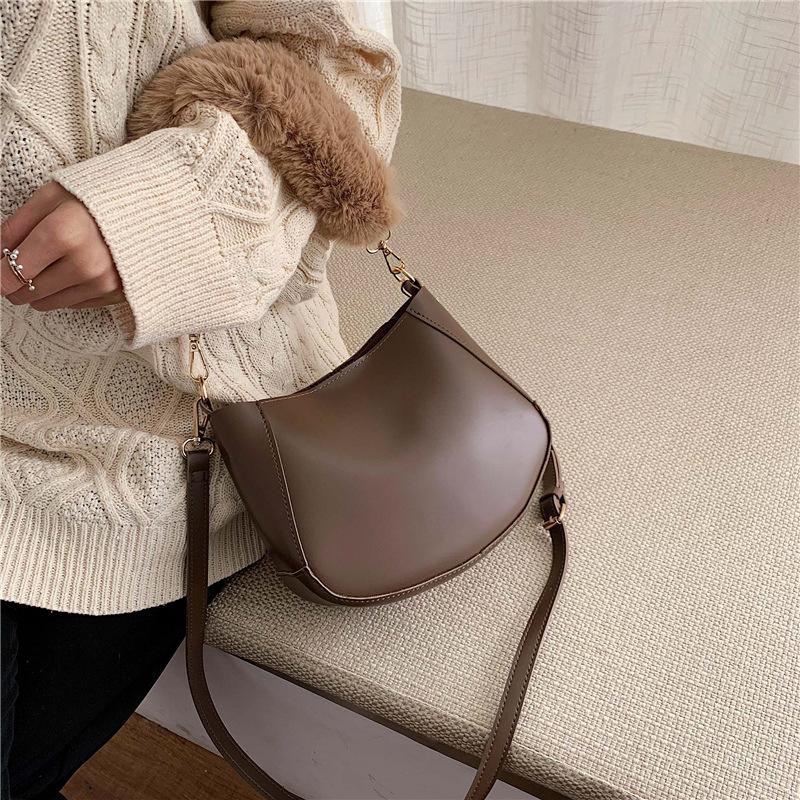 Evening Bags Simple Brend Luxury 2022 Bag Korea Short Handle Cell Phone With Shoulder Fluffy Shopper Hand For Women Free Shiping, Black
Evening Bags Simple Brend Luxury 2022 Bag Korea Short Handle Cell Phone With Shoulder Fluffy Shopper Hand For Women Free Shiping, Black