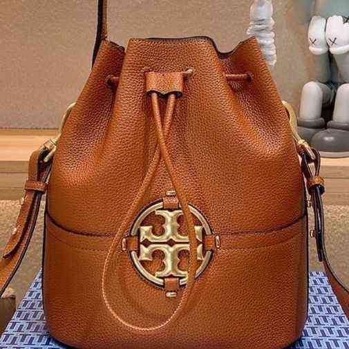 designer burchs bag torys 2022 new classic bucket bag fadeless hardware wearresistant litchi pattern., White 27 x 23
designer burchs bag torys 2022 new classic bucket bag fadeless hardware wearresistant litchi pattern., White 27 x 23
