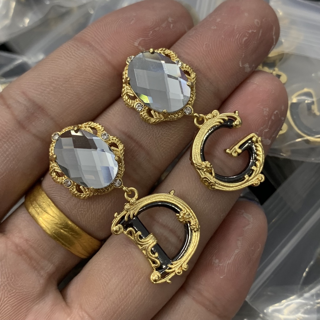 Stud Ladies New Designed Earrings Studs G Letters D Colorful crystal pendants 18K gold plated Anti allergy women's Ear Clip Designer Jewelry T2302034
Stud Ladies New Designed Earrings Studs G Letters D Colorful crystal pendants 18K gold plated Anti allergy women's Ear Clip Designer Jewelry T2302034