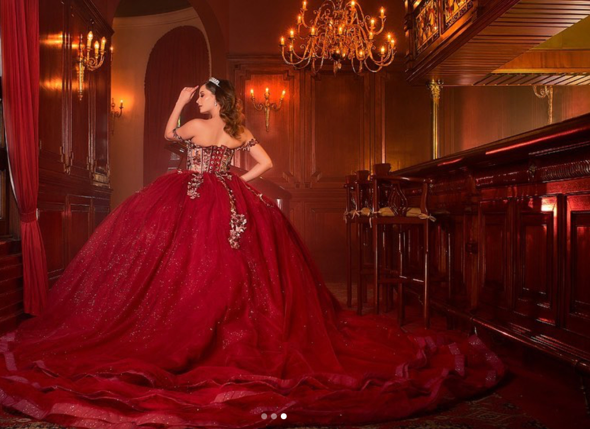 Sparkly Burgundy Quinceanera Dresses Off Shoulder Corset Ball Gown Lace Appliques Long Tulle Prom Party Gowns Sweet 16 Dress Vestidos De 15 Anos