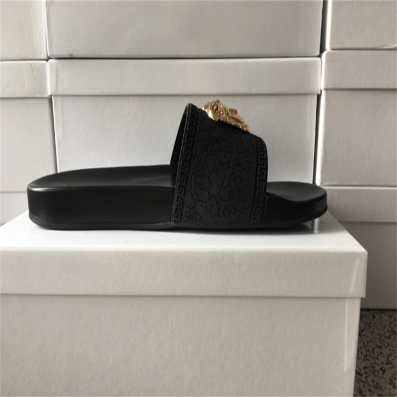 Luxury Designer Slide Slippers Summer sandals Men Beach Indoor Flat Flip Flops Leather Lady Women Fashion Classic Shoes Ladies Size 35-45 with box dust bag
Luxury Designer Slide Slippers Summer sandals Men Beach Indoor Flat Flip Flops Leather Lady Women Fashion Classic Shoes Ladies Size 35-45 with box dust bag