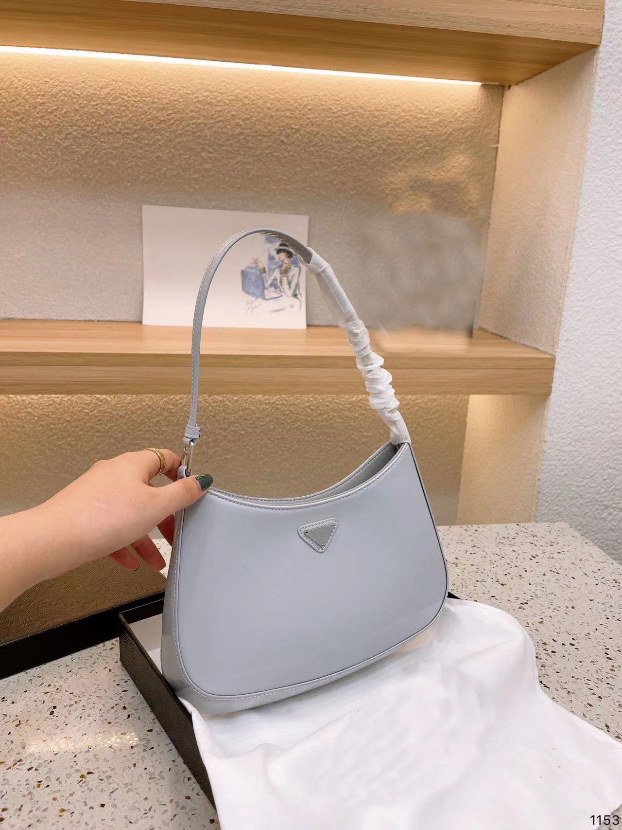 Luxury Designer Bags Cleo Brushed Leather mini Bag Handle leather extension cross-body bag Flap closure with magnet Shoulder Handbag, Don't pay it
Luxury Designer Bags Cleo Brushed Leather mini Bag Handle leather extension cross-body bag Flap closure with magnet Shoulder Handbag, Don't pay it