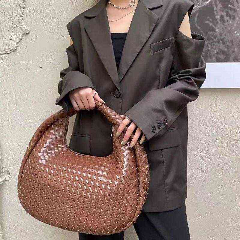 Evening Bags Retro Designer Leather Woven Women Large Handbags Beand Round Shoulder Bag Ladies Fashion Underarm Bags Shopper Top-Handle Bags 220416, Brown 
Evening Bags Retro Designer Leather Woven Women Large Handbags Beand Round Shoulder Bag Ladies Fashion Underarm Bags Shopper Top-Handle Bags 220416, Brown