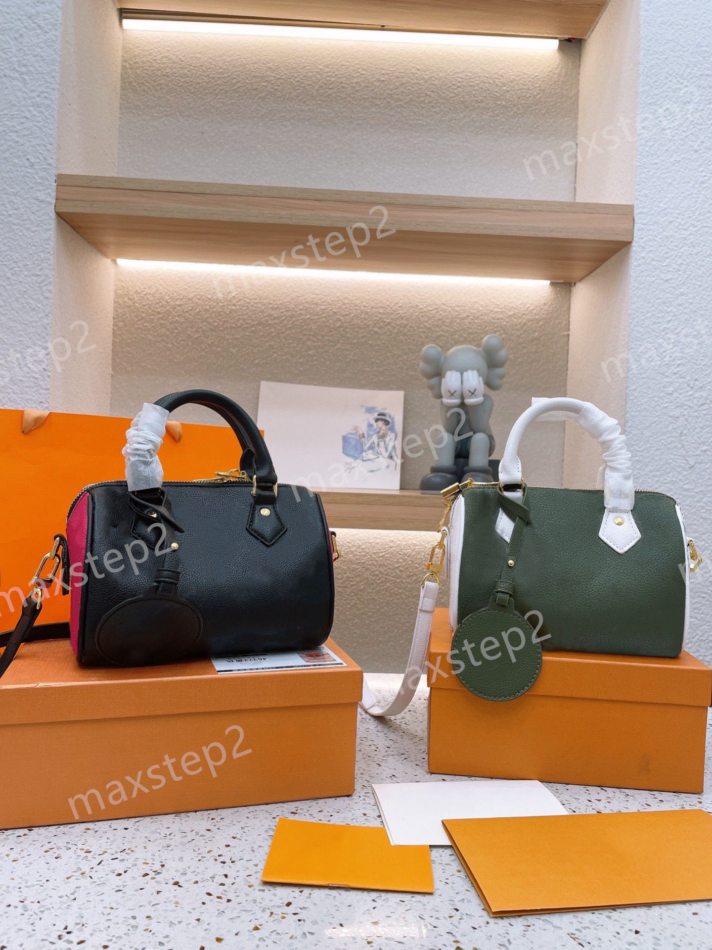 Speedy 25 20 BANDOULIERES Bag Two Color Pillow Bag Designer Duffle Monograms Flower Green Red Hhandbag Brown Canvas Luxurys Designers Boston Bags With Padlock
Speedy 25 20 BANDOULIERES Bag Two Color Pillow Bag Designer Duffle Monograms Flower Green Red Hhandbag Brown Canvas Luxurys Designers Boston Bags With Padlock