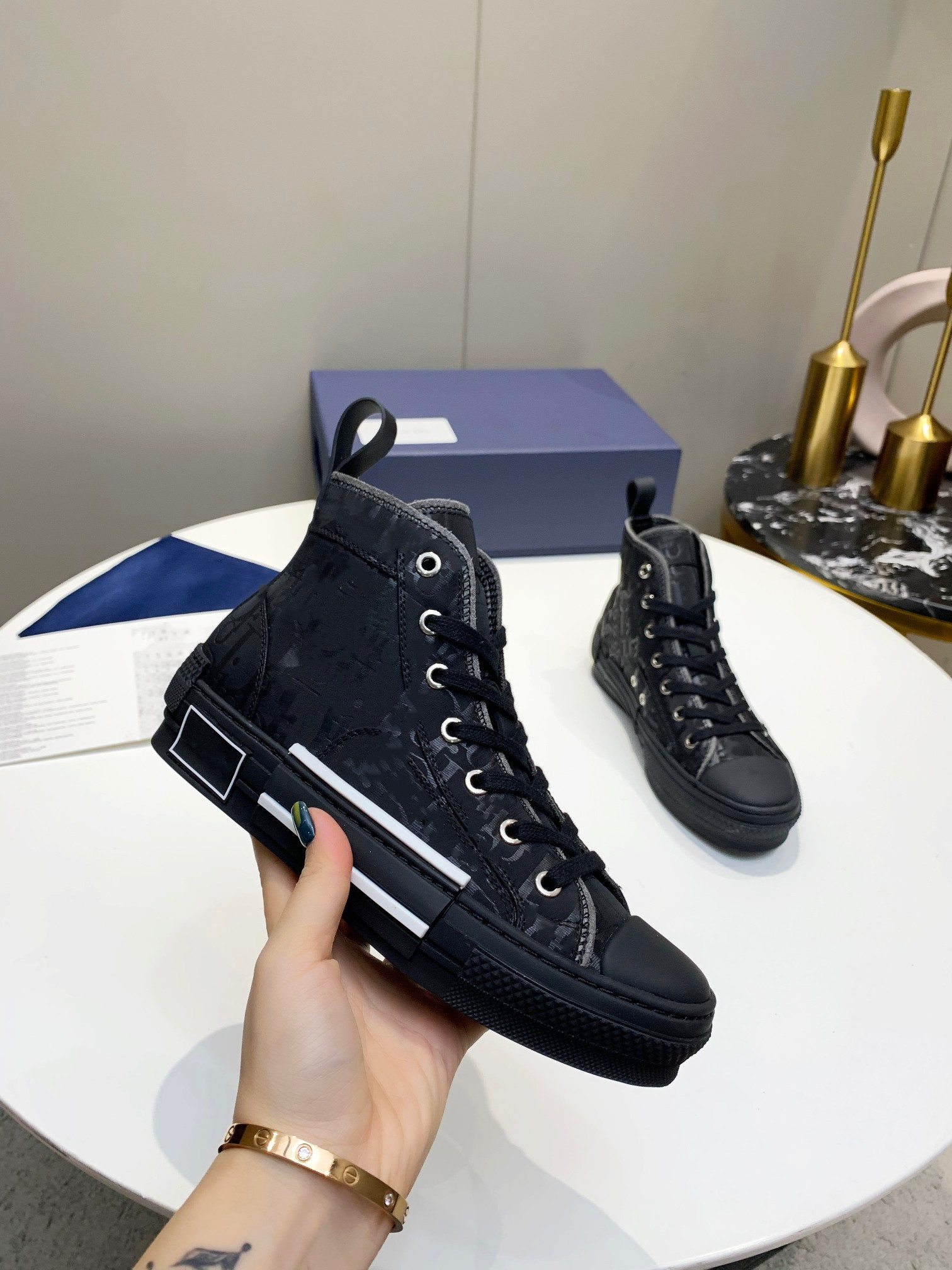 Fabric luxe Designer Shoe Classic Canvas casual Shoes platform Black White High Low Men Women Sport Sneakers running tennis 0706, 03
Fabric luxe Designer Shoe Classic Canvas casual Shoes platform Black White High Low Men Women Sport Sneakers running tennis 0706, 03