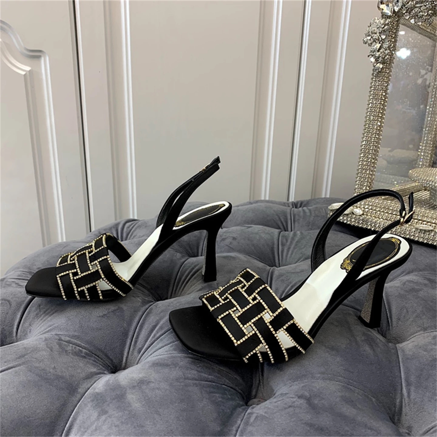Brand Silk Genuine Leather Sandals Crystal Weave Super High Heels Designer Luxury Buckle Strap Zapatillas Mujer, Champagne
Brand Silk Genuine Leather Sandals Crystal Weave Super High Heels Designer Luxury Buckle Strap Zapatillas Mujer, Champagne