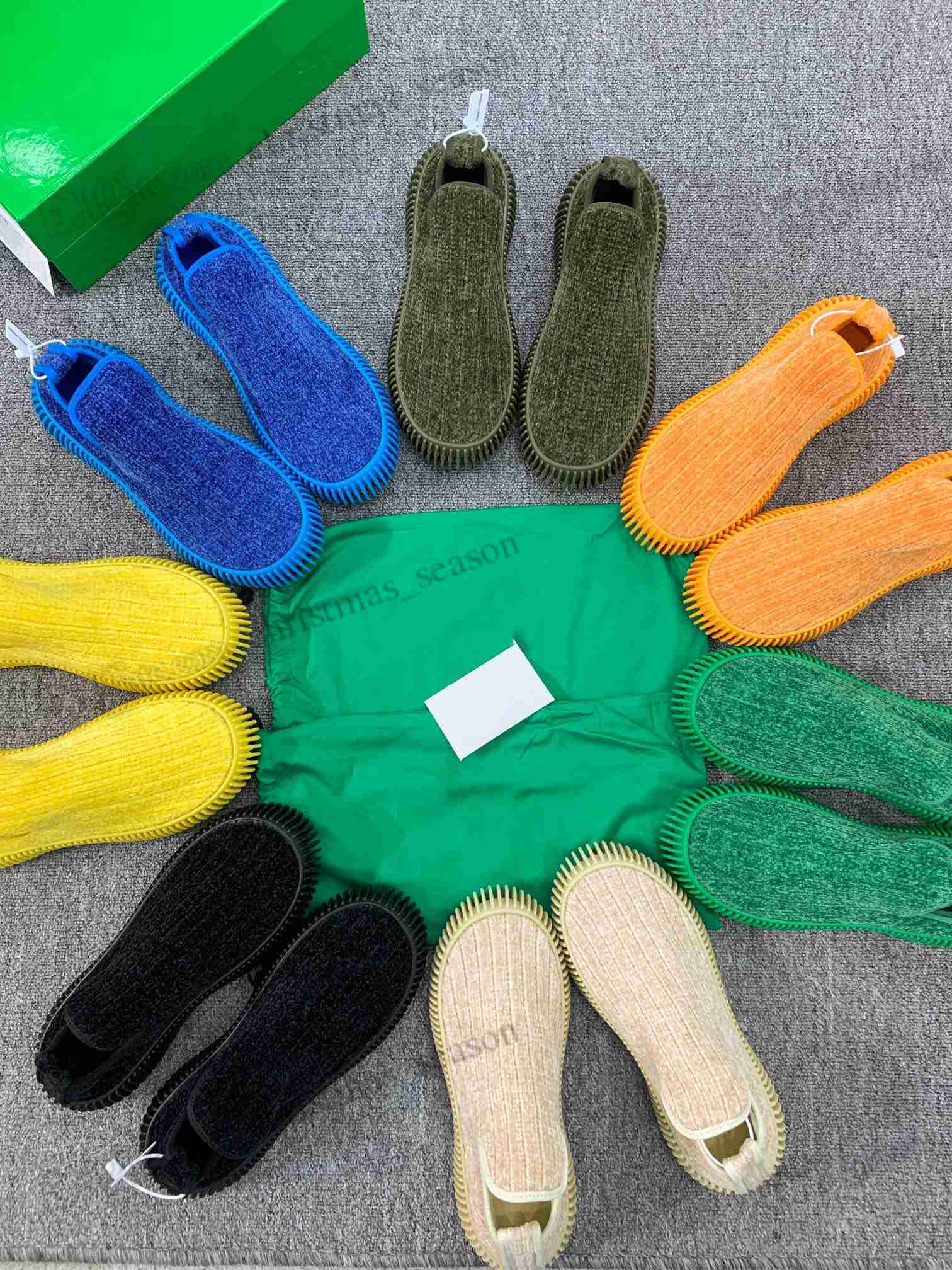 Top quality fashion Ripple Tech Knit Suede mens casual shoes slip on one pedal corduroy Bottegas yellow green Black Optic designer men sneakers trainers Size 38-46, I need look other product
Top quality fashion Ripple Tech Knit Suede mens casual shoes slip on one pedal corduroy Bottegas yellow green Black Optic designer men sneakers trainers Size 38-46, I need look other product