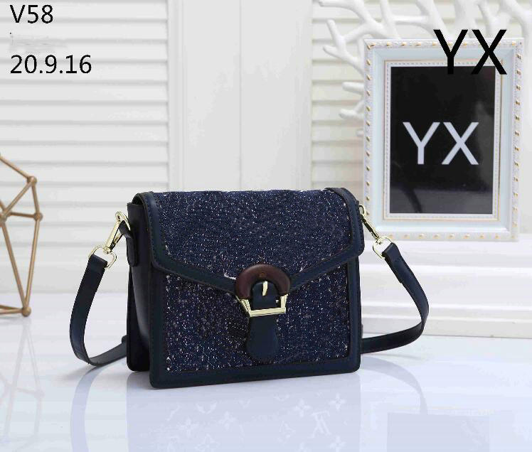 Women Shoulder Bags Classic Leather Heart Style Crossbody Purse Wallet Velvet Woman Handbag Tote Designers Bag Messenger Handbags V58#20x9x16cm, Black
Women Shoulder Bags Classic Leather Heart Style Crossbody Purse Wallet Velvet Woman Handbag Tote Designers Bag Messenger Handbags V58#20x9x16cm, Black
