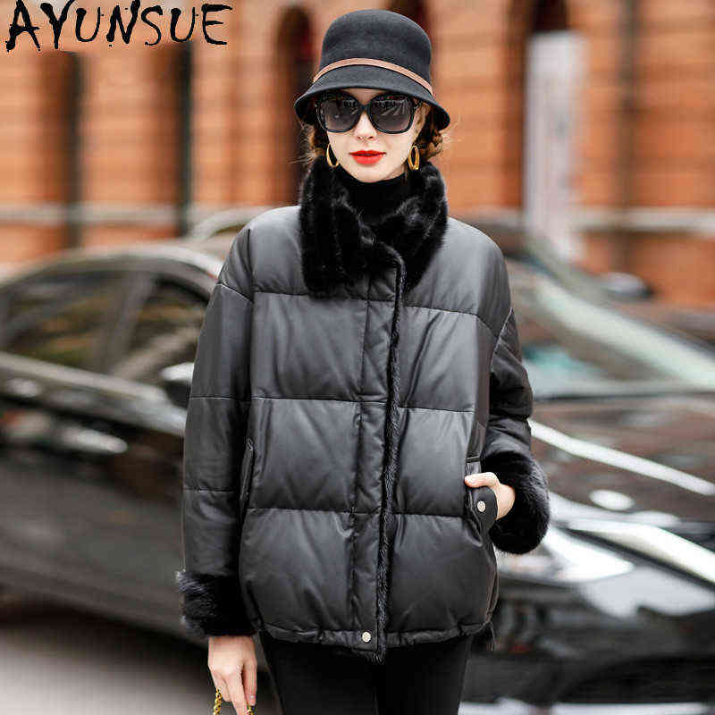 Ayunsue 2020 Real Leather Jacket Women Short Sheepskin Jacket Female 90 White Duck Down Jackets Mink Fur Collar Cuero Genuino 25 J220727, Black
Ayunsue 2020 Real Leather Jacket Women Short Sheepskin Jacket Female 90 White Duck Down Jackets Mink Fur Collar Cuero Genuino 25 J220727, Black