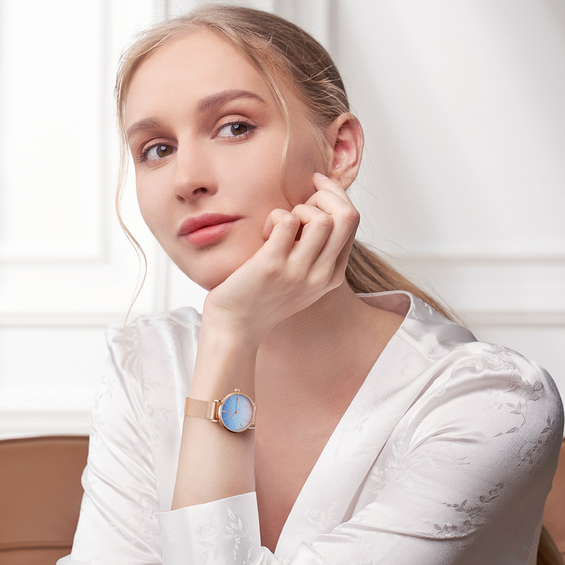 Fashion Simple Luxury Watch Small Gold Watches Quartz Wristwatch Female Gradient Color, Blue 
Fashion Simple Luxury Watch Small Gold Watches Quartz Wristwatch Female Gradient Color, Blue