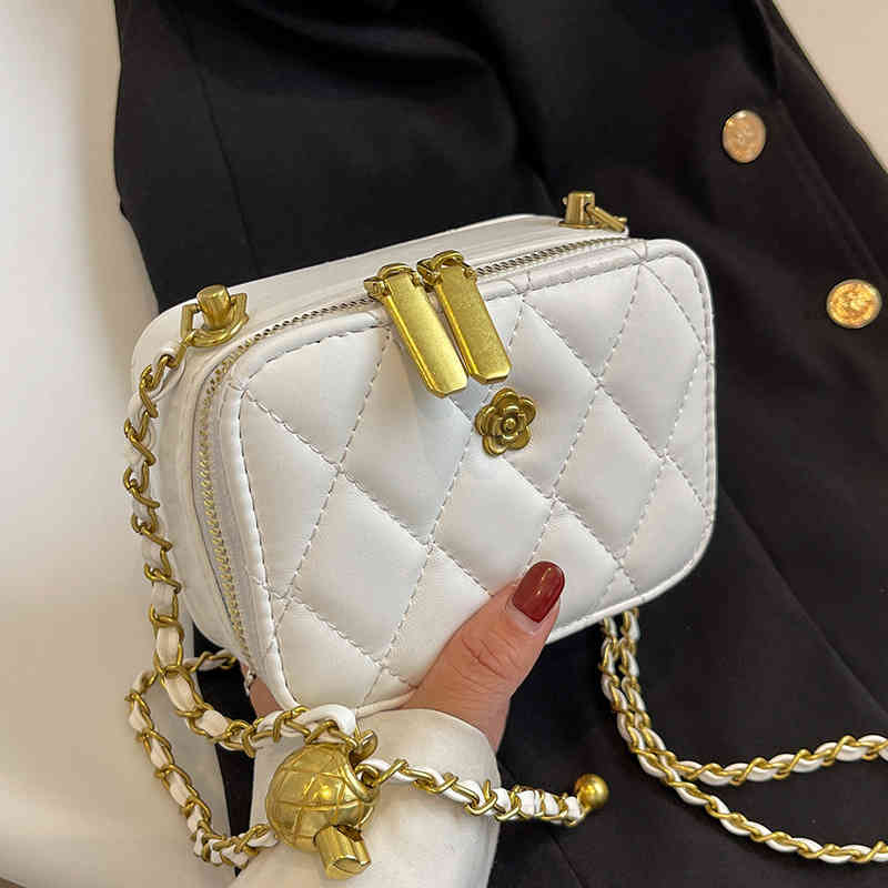 Mini retro women 2022 new texture fashion diamond chain one shoulder handbag popular all-match messenger bag, Pink
Mini retro women 2022 new texture fashion diamond chain one shoulder handbag popular all-match messenger bag, Pink