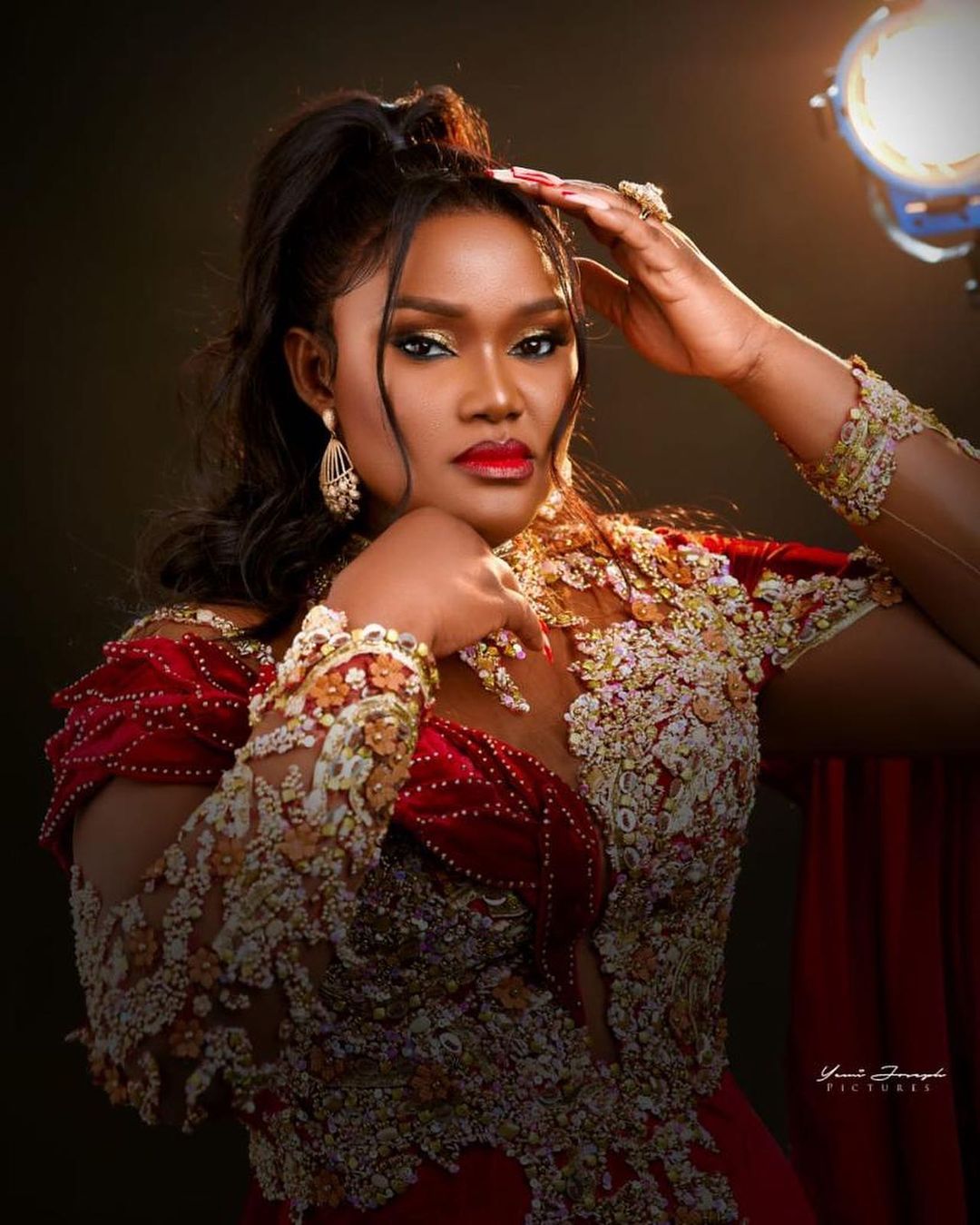 2022 Plus Size Arabic Aso Ebi Red Luxurious Prom Dresses Lace Beaded Crystals Evening Formal Party Second Reception Birthday Engagement Gowns Dress ZJ