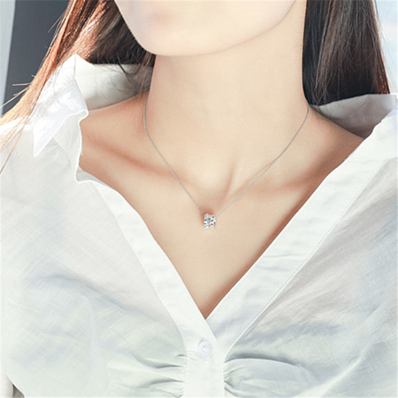 Ins Circle Pendant Sweet Cut Top Sell Luxury Jewelry 925 Sterling Silver Princess Cut White Topaz CZ Diamond Gemstones Party Women Wedding Clavicle Ne