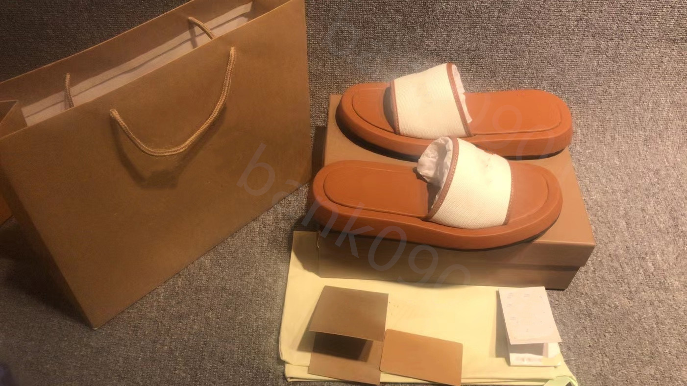 Designs Fashion Letter check Women Sandy beach slipper Wholesale Price Splint Flat Sandals Comfort Beach Slide Crocodile Skin Leather Flip Flops3 With Box size 35-41
Designs Fashion Letter check Women Sandy beach slipper Wholesale Price Splint Flat Sandals Comfort Beach Slide Crocodile Skin Leather Flip Flops3 With Box size 35-41