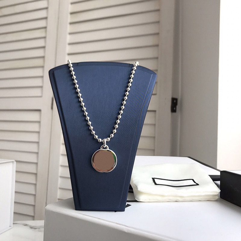 Luxury Pendant Necklaces Designer Jewelry 925 Sliver Plated G Necklace For Women Round Bead Chain Indented Wedding Gift Accessories Box
Luxury Pendant Necklaces Designer Jewelry 925 Sliver Plated G Necklace For Women Round Bead Chain Indented Wedding Gift Accessories Box