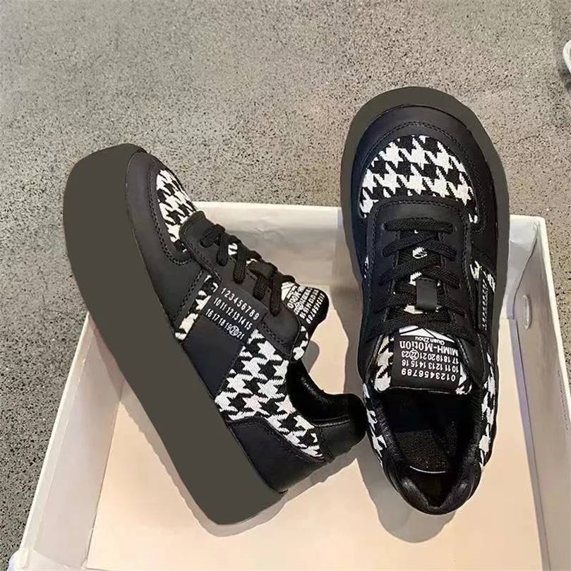 Chunky Plaid Platform Sneakers Women Fashion Designer Black White Sport Shoes Running Trainers Harajuku Gothic Canvas Shoes 220616, Beige
Chunky Plaid Platform Sneakers Women Fashion Designer Black White Sport Shoes Running Trainers Harajuku Gothic Canvas Shoes 220616, Beige
