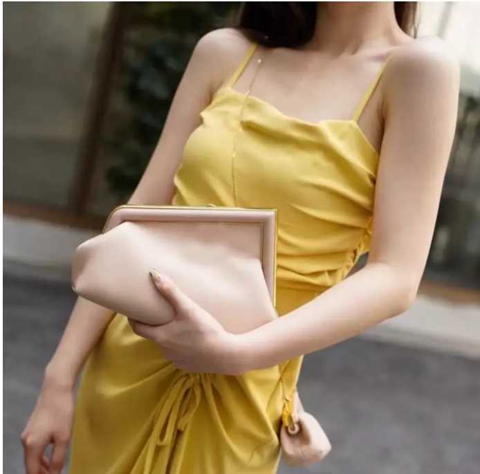 Designer Handbags 2021 Clutch Bag Metal Hemming Genuine Leather New Fashion women handbag Ladies Single Shoulder Messenger, Add shapping fee
Designer Handbags 2021 Clutch Bag Metal Hemming Genuine Leather New Fashion women handbag Ladies Single Shoulder Messenger, Add shapping fee