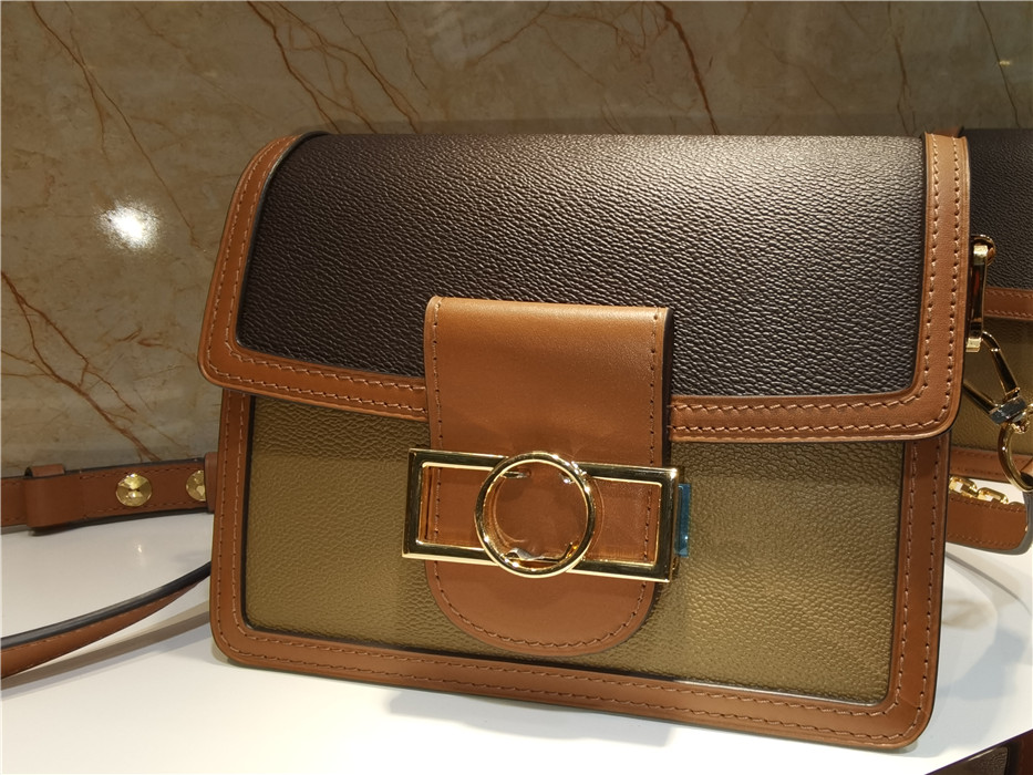Quality Purses Women Chain Favorite Tote Famous Leather Crossbody Handbag Fashion Bag Bags Shoulder Gold Embossing Purse Hight Jevif bag H0425, 14 
Quality Purses Women Chain Favorite Tote Famous Leather Crossbody Handbag Fashion Bag Bags Shoulder Gold Embossing Purse Hight Jevif bag H0425, 14
