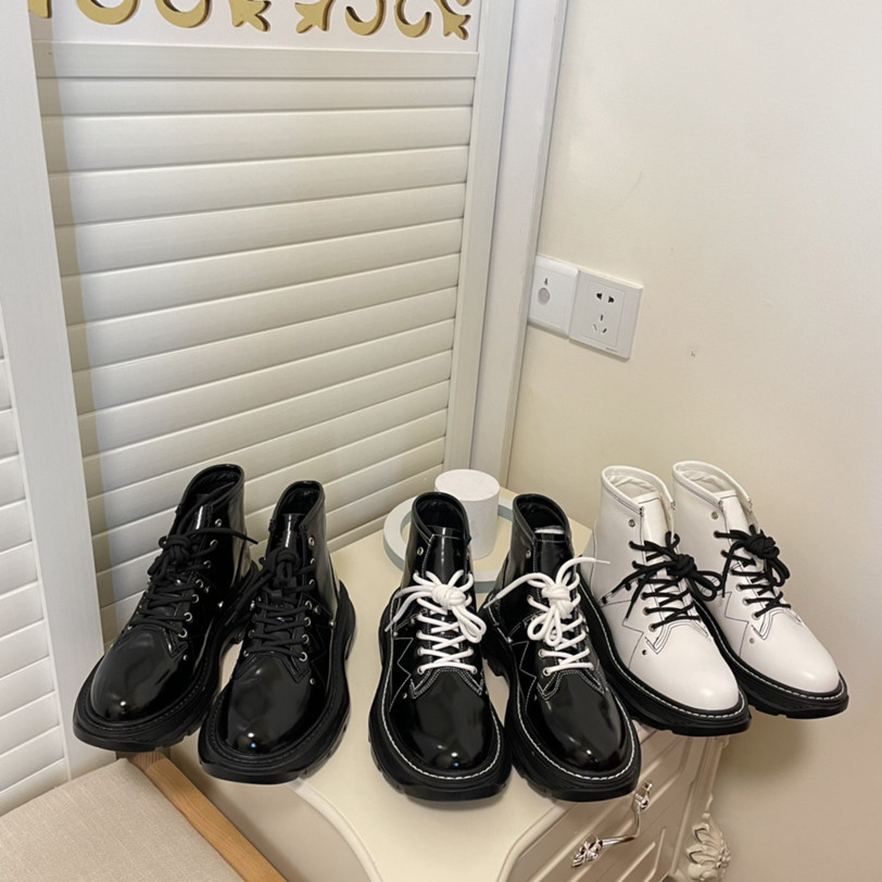 Womens Tread Lace Up Boot Designer Black Leather Thick Oversized Rubber Alexander Platform Ankle Boots Fashion MC Shoes Queen for Women Big Size, Mcqx7222
Womens Tread Lace Up Boot Designer Black Leather Thick Oversized Rubber Alexander Platform Ankle Boots Fashion MC Shoes Queen for Women Big Size, Mcqx7222