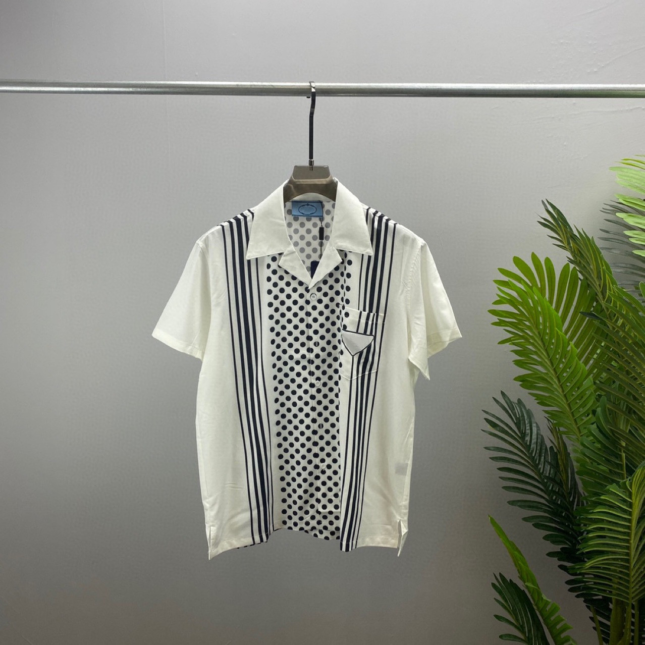 Men's Casual Shirts Summer New Design Short-Sleeved Shirt Men's 3D Digital Dot Stripe Print Cardigan with Lapel Tops, White
Men's Casual Shirts Summer New Design Short-Sleeved Shirt Men's 3D Digital Dot Stripe Print Cardigan with Lapel Tops, White