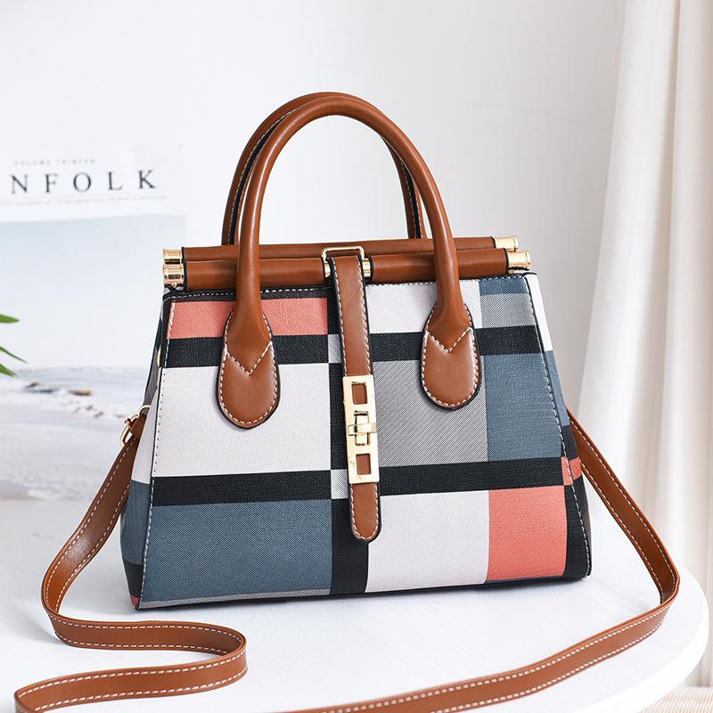 Evening Bags CLK W753 Ladies Bag Plaid Stripe Fashion Women Handbags Shoulder Leather Designer Handbag Leisure Woman, Beige
Evening Bags CLK W753 Ladies Bag Plaid Stripe Fashion Women Handbags Shoulder Leather Designer Handbag Leisure Woman, Beige