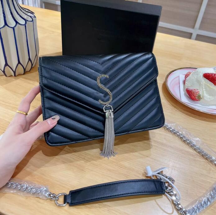 SW22Ss Fashion Women Bags Famous Designer Luxury Chevron Line V-stitch Rhinestone Letters Daily Purse Calfskin Real Leather Cross Body Shoulder Handbags 22/16CM, Extra freight
SW22Ss Fashion Women Bags Famous Designer Luxury Chevron Line V-stitch Rhinestone Letters Daily Purse Calfskin Real Leather Cross Body Shoulder Handbags 22/16CM, Extra freight