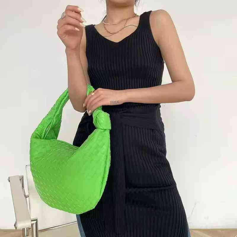 Handbags Large Designer Venetsss Bottegsss Jodie Hand-made Cloud Bag Explosion Soft Hand Single Shoulder High Appearance Lovely 202322 Net 33GB, Aqua blue
Handbags Large Designer Venetsss Bottegsss Jodie Hand-made Cloud Bag Explosion Soft Hand Single Shoulder High Appearance Lovely 202322 Net 33GB, Aqua blue