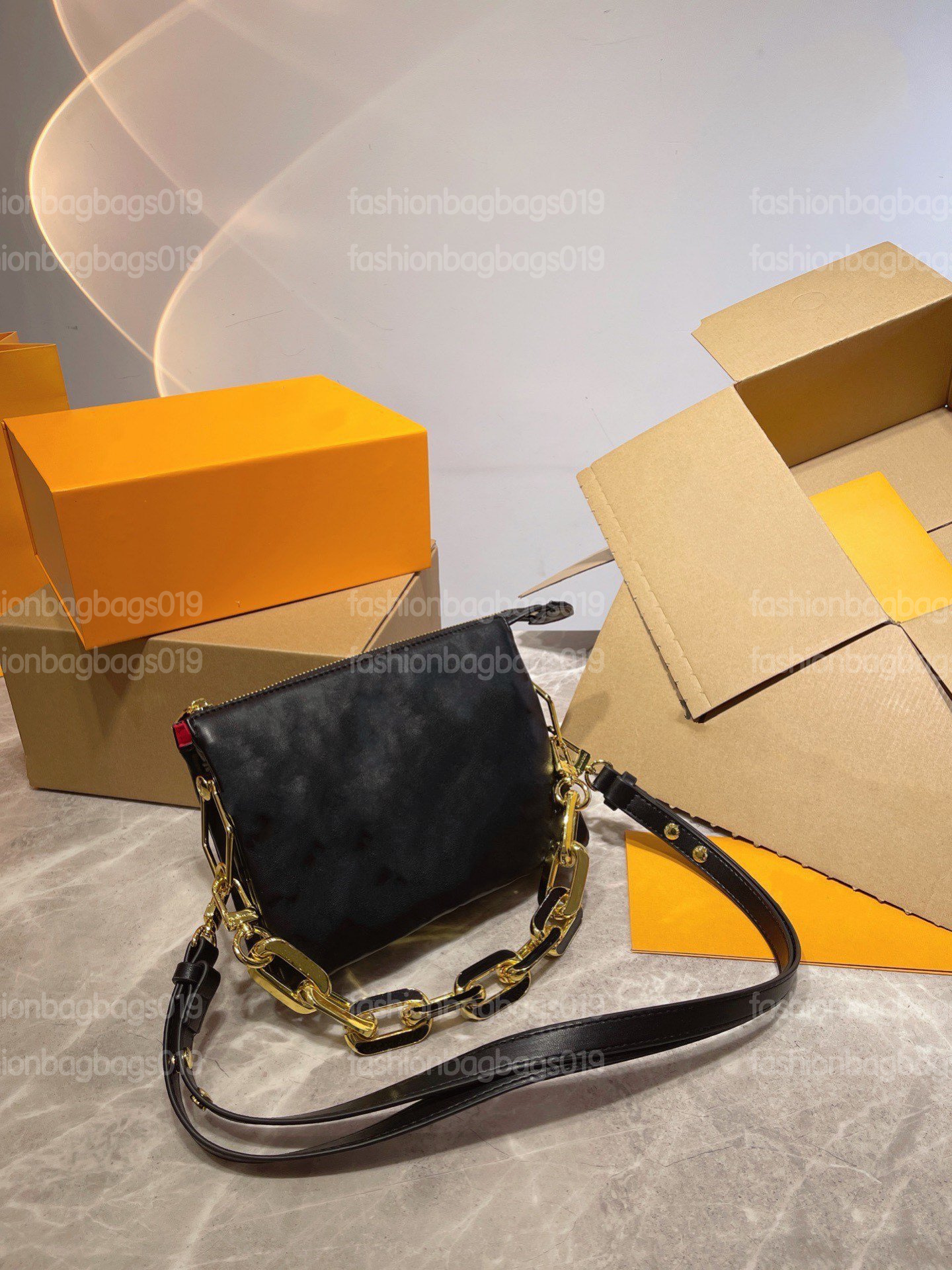 Compact Coussin BB Handbag Women Designer Bag Monograms Embossed Puffy Leather Removable Strap Short Chunky Chain Crossbody Shoulder Bags
Compact Coussin BB Handbag Women Designer Bag Monograms Embossed Puffy Leather Removable Strap Short Chunky Chain Crossbody Shoulder Bags