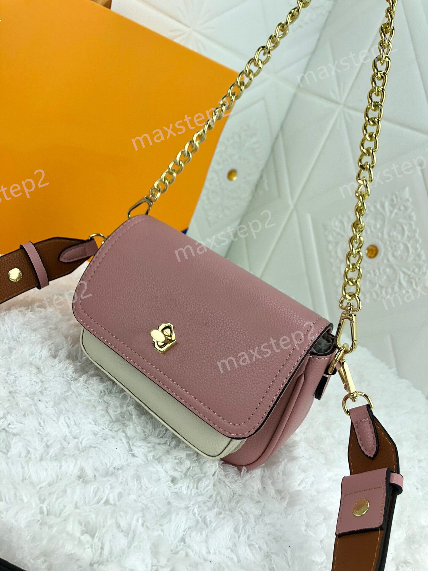 2022 Lockme Tender Chataigne Brown Chain Flap Shoulder Bag M59491 Women Designer Vintage Handle Bag Luxurys Wallet Turn Lock Classic CrossBody
2022 Lockme Tender Chataigne Brown Chain Flap Shoulder Bag M59491 Women Designer Vintage Handle Bag Luxurys Wallet Turn Lock Classic CrossBody