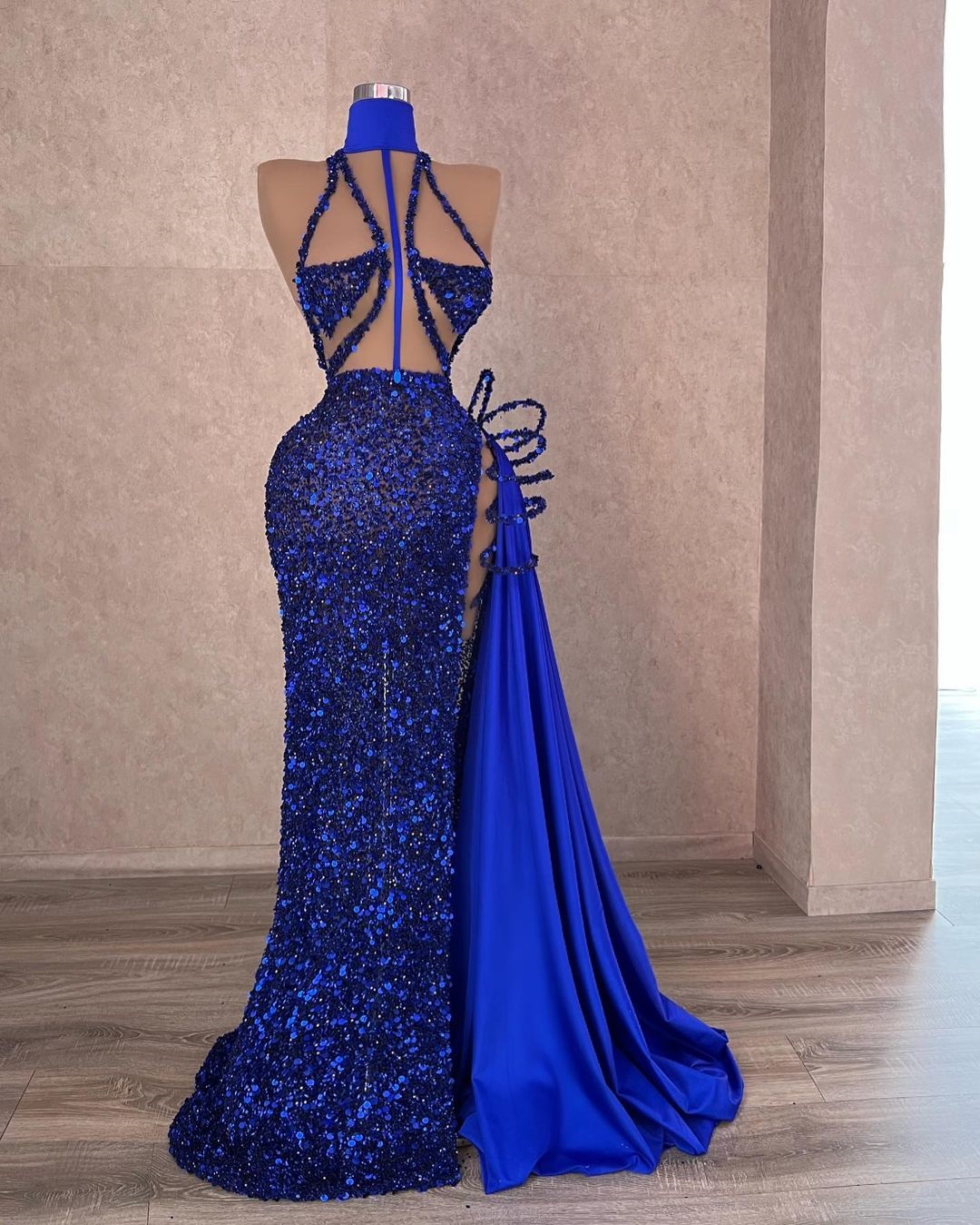 Sexy Blue Prom Dresses Appliqué Sequins Beads Sleeveless Criss Cross Straps Custom Made Formal Dubai Evening Dress Sweep Plus Size Robes De Mariée