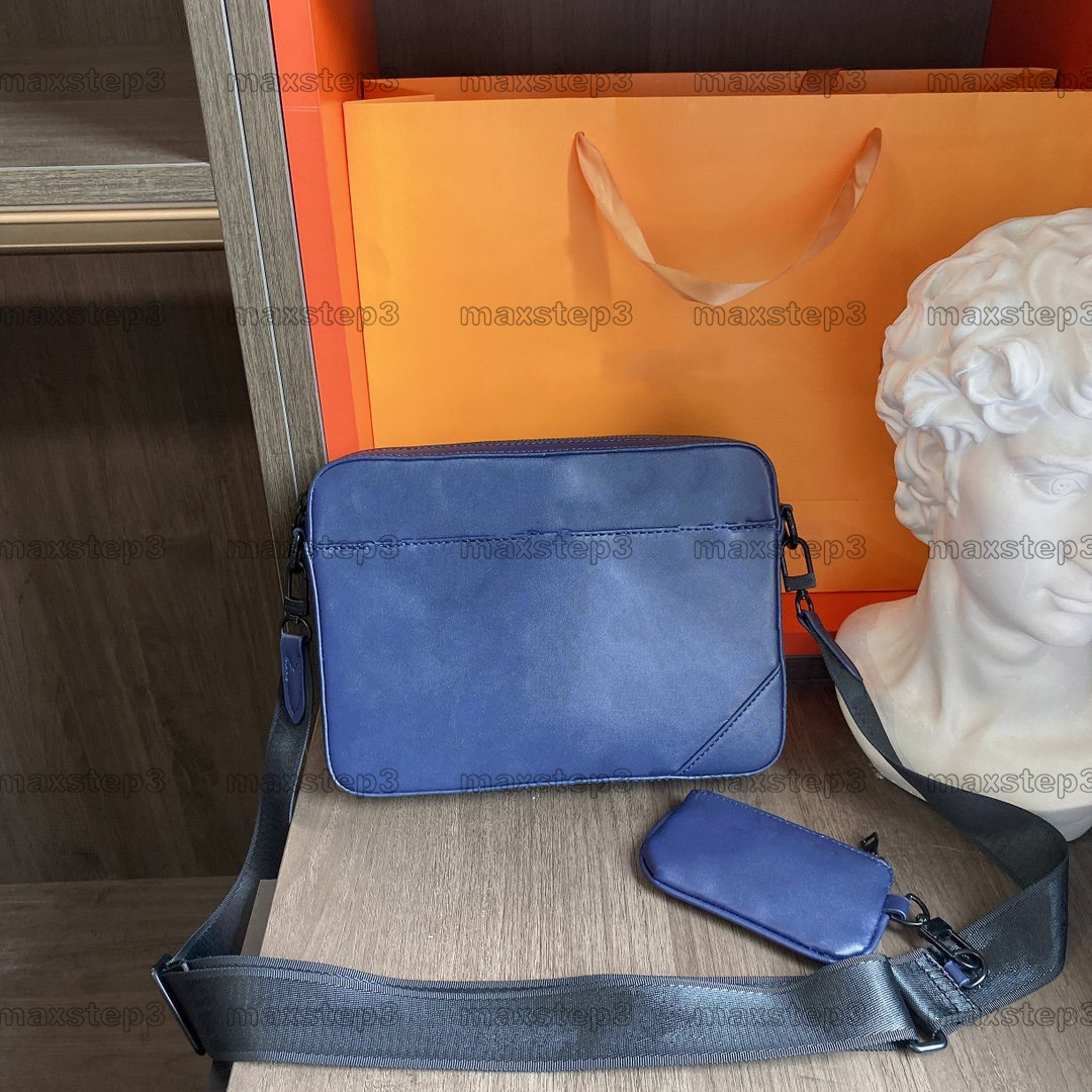 Duo Messenger Bag Hybrid Cross-Body Removable Coin Purse Monograms Shadow Embossed Leather Textile Strap 2pcs Mens Shoulder Bags M69827
Duo Messenger Bag Hybrid Cross-Body Removable Coin Purse Monograms Shadow Embossed Leather Textile Strap 2pcs Mens Shoulder Bags M69827