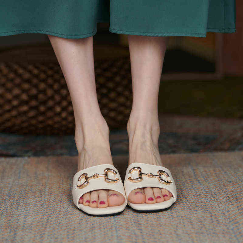 Summer Low Heel Flip Flops Women's Shoes Horse Rank Large Size 40-43 Small 313233 Chengdu, Black
Summer Low Heel Flip Flops Women's Shoes Horse Rank Large Size 40-43 Small 313233 Chengdu, Black