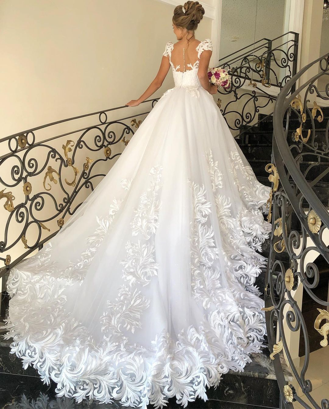 Elegant A Line Wedding Dress 2022 Sheer V Neck Short Sleeves Vestido Casamento Floral Appliqus Bridal Gowns