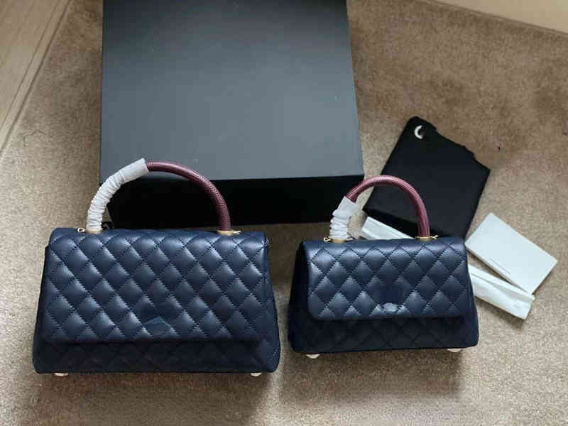 Original women's C bag coco handle handbag black caviar litchi pattern cowhide shoulder bag
Original women's C bag coco handle handbag black caviar litchi pattern cowhide shoulder bag
