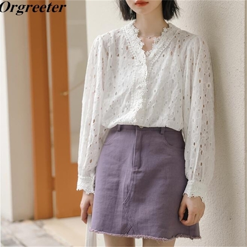 Summer Arrival White V-neck Lace Shirt Women Long Sleeve Single-breasted Hollow out Blouse Tops Femme 210602
Summer Arrival White V-neck Lace Shirt Women Long Sleeve Single-breasted Hollow out Blouse Tops Femme 210602
